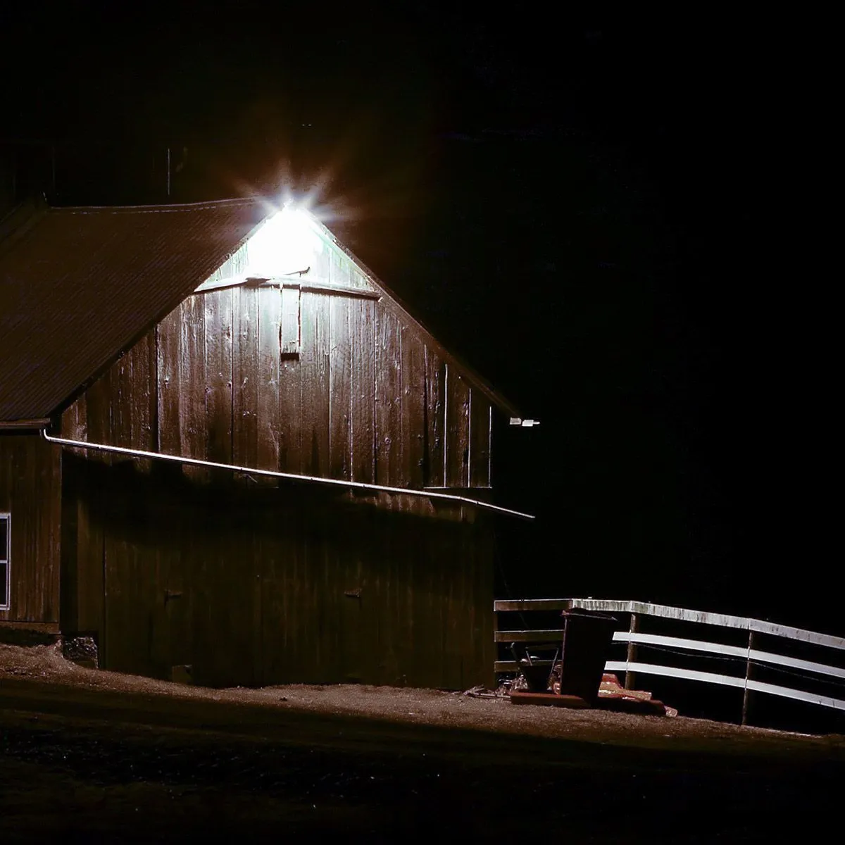 45W LED Dusk to Dawn Barn Light