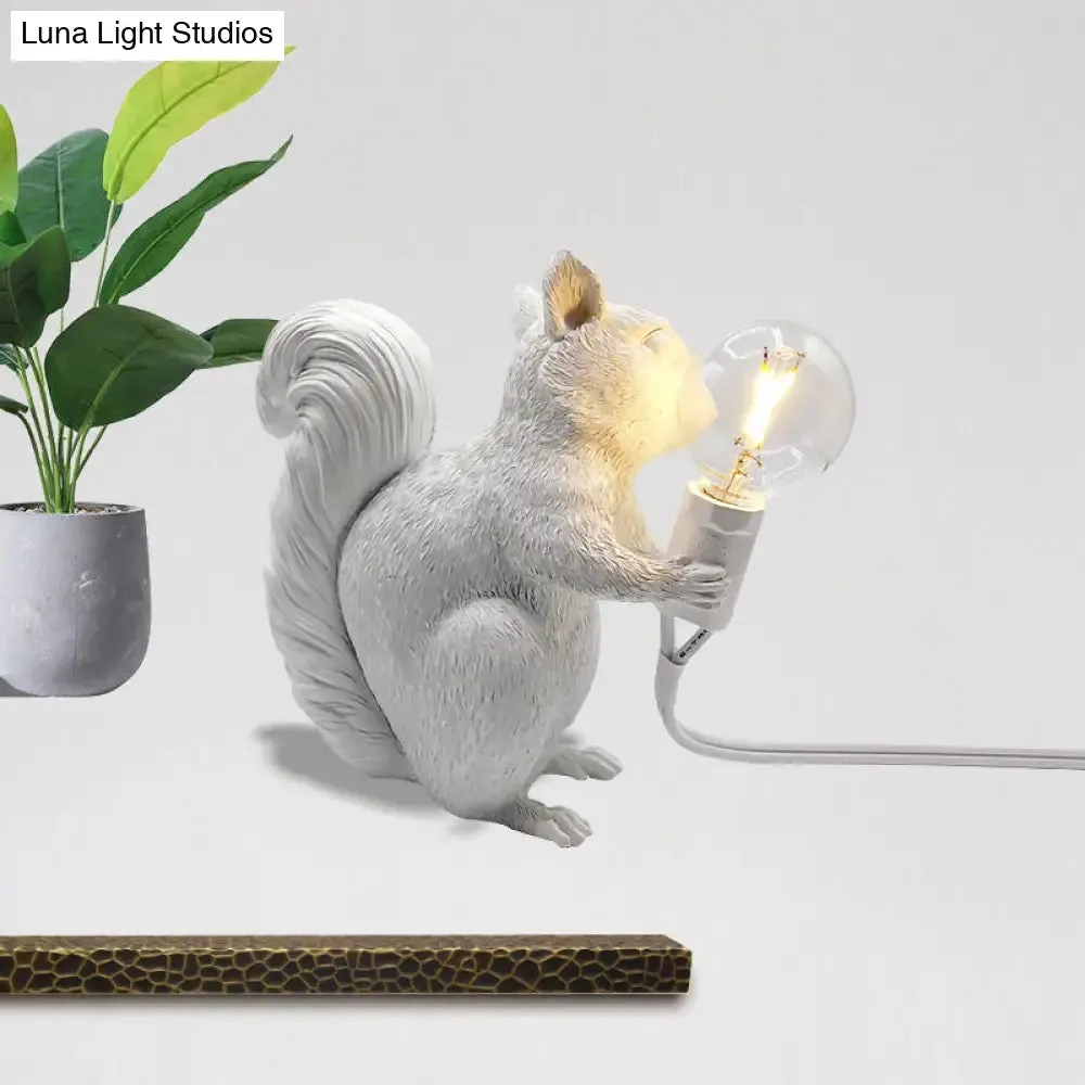 Artistic Squirrel Night Table Lamp - Resin Single-Bulb Children's Bedside Light