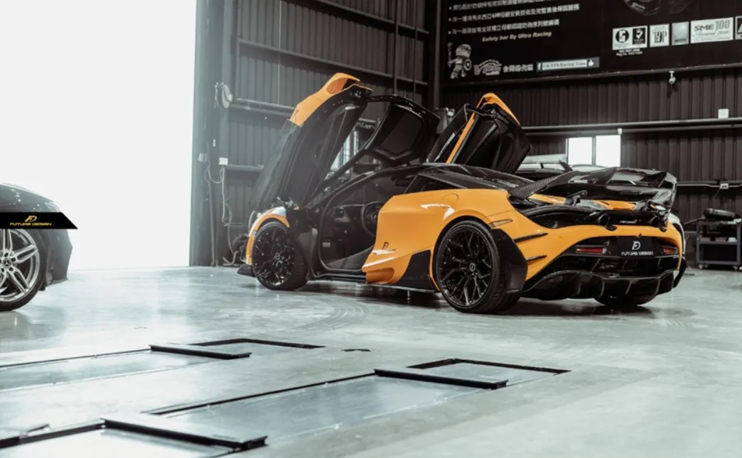 Future Design Carbon Fiber Rear Bumper Side Valences for McLaren 720S