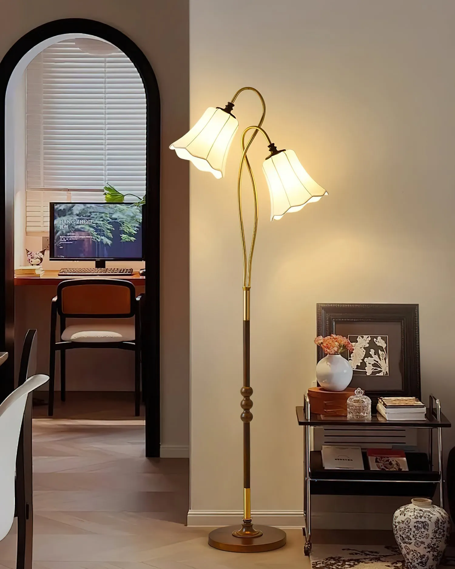 Magnolya Floor Lamp