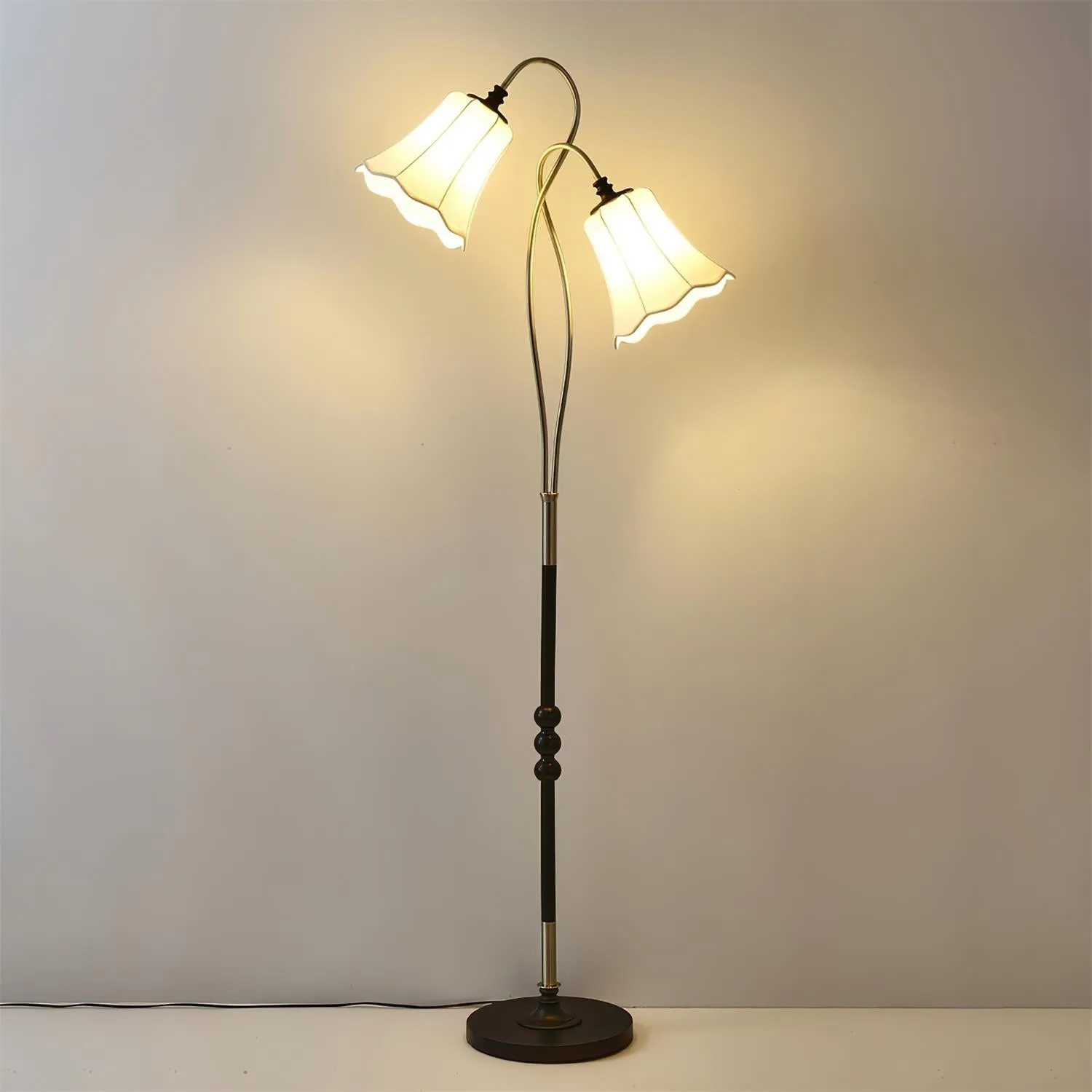 Magnolya Floor Lamp