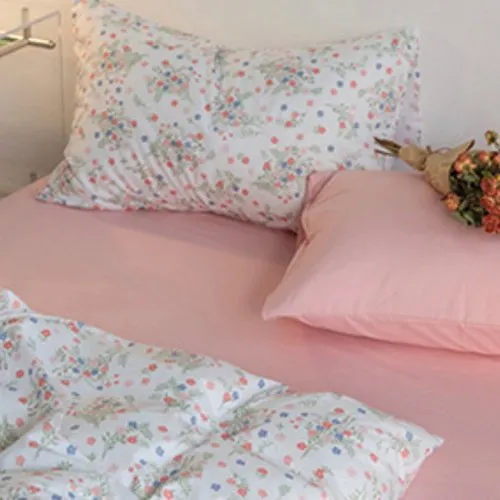 Premium Queen/Double size 6 Pieces  Retro style with Candy Pink Color Bedsheet Postoral Printed Bedding Set without filler.